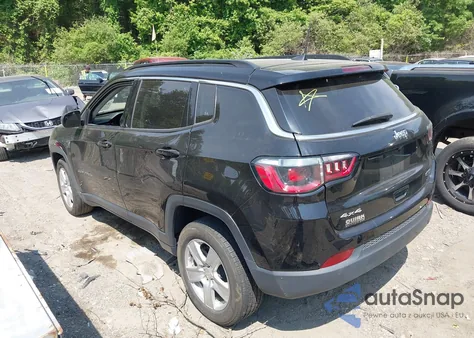 2022 Jeep Compass Latitude 4X4 z USA, uszkodzony, nr VIN 3C4NJDBB0NT208110